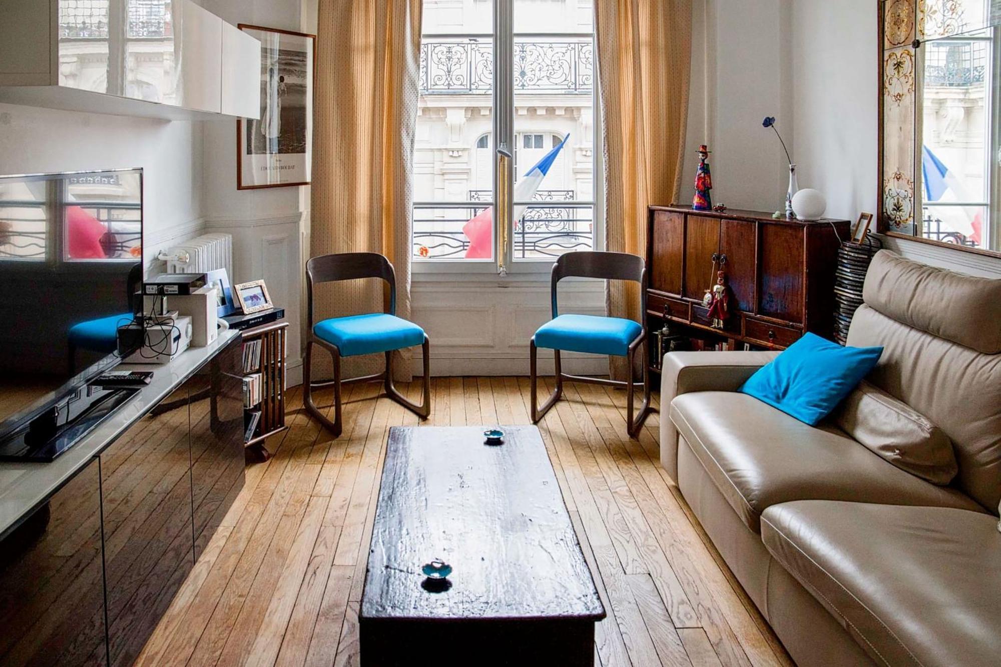 Charming And Bright Near Montmartre